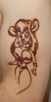 17 татуировок с обнаженными фигурами, за которые зацепился бы ваш взгляд