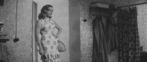 Пожалуй в фильме Два билета на дневной сеанс она выглядела просто бесподобно. Эдакая советская Софи Лорен...