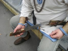 Самое близкое, что я могу придумать по статусу в древнем мире, соответствующее моему нонешнему - купец-мореход или владелец пары мореходных снекк. Мне полагался бы сакс и топор.