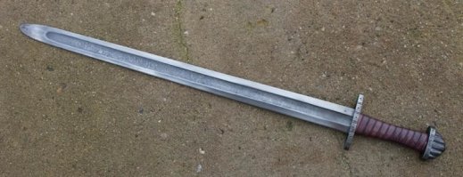 Наверное, если бы я жил в то время и был воином, мой меч был бы такой. Без понтов и украшательств.
