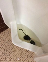 Однажды проснувшись утром после жесткой пьянки не мог найти очки. 
Вспомнив, что ночью пришлось обнимать белого друга, пошел искать их в унитазе. 
В унитазе их не нашлось. Возле кровати тоже. 

Тогда, сделав единственно правильный вывод, я предположил, что очки смыло в унитаз. 
Вернувшись к унитазу начал прикидывать, могут ли очки пройти через слив.
На глазок определить не получалось, поэтому я привязал к другим очкам веревочку и начал спускать их в унитаз.
Таким образом, экспериментальным путем было установлено, что очки в унитаз такой-то модели смыть невозможно.  

В общем, я плюнул и пошел болеть в кровать. 

А потерянные очки потом под диваном нашлись.