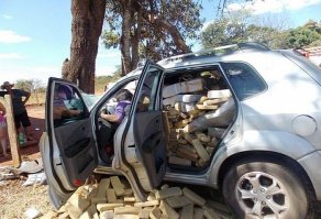 "у которого при обыске полиция обнаружила особо крупную партию наркотиков" - крупную говорите?)