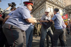 Мент обыкновенный :)
На подножном корму, питается тем что сможет отнять :)