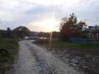 Немного позанудствую: в деревне Старые Омутищи нет такой дороги, там такие в основном пейзажи:

ДТП произошло на федеральной трассе М7 "Волга" в деревне Новые Омутищи.
Это я к тому, что на федеральной трассе не должно быть левых поворотов!