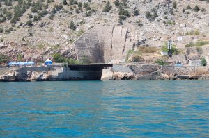 Подземная база подводных лодок в Балаклаве. На фото вход-выход из базы.
