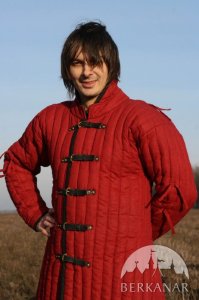 вообще-то ватник изобретён одновременно с более- менее тяжёлым доспехом. Большинство поддоспешников - по сути ватники