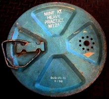 Мина имеет окраску учебной и надпись соответствующую но америкнцы народ темный не верят на слово и сразу стреляют.