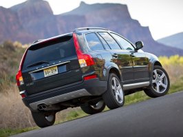 Новую Volvo S80 T6 2002 года