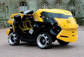 Это гонево! На первой фотке оригинал, а вот на остальных реплики! Бампера и колёса,оптика, кузовные элементы всё разное! Скажу больше на фото машина с выставки звука. Изначально была сделана реплика, но по причине не допуска на дороги общего пользования была перепила чисто в шоу кар! Прикрепляю фото оригинала и машины для шоу! Первое и второе фото реплика для шоу авто звука, третье и четвёртое фото оригинал из фильма!