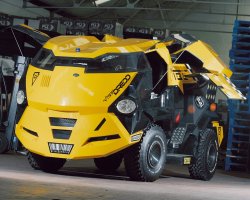 Это гонево! На первой фотке оригинал, а вот на остальных реплики! Бампера и колёса,оптика, кузовные элементы всё разное! Скажу больше на фото машина с выставки звука. Изначально была сделана реплика, но по причине не допуска на дороги общего пользования была перепила чисто в шоу кар! Прикрепляю фото оригинала и машины для шоу! Первое и второе фото реплика для шоу авто звука, третье и четвёртое фото оригинал из фильма!