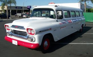 А в Кливленде на продажу выставлен вот такой бусик, всего за 220 000 $ торги скоро, торопитесь....)))))