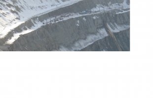 белазы спускались по кругу. Следы уже практически осыпались