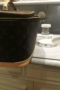 Все черты достойного мужчины это сумка Луи Витон?