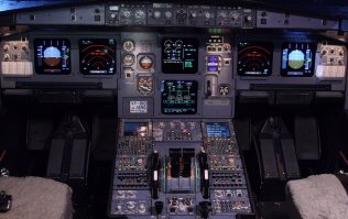 Кабина аэробуса 320. Человек, который разобрался в этом, в двух педалях уж точно не заблудится.