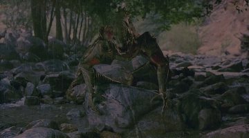 А прототип не пропал, потом сняли они с ним фильм с Дакаскасом в главной роли "Генозавр", то же в джунглях и тоже тварь )