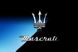 У него на лице значек Мазерати