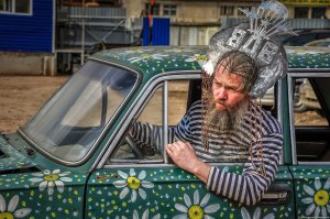 Как же везет таким людям. нормальному обывателю чтоб увидеть такое в воображении надо синькой или грибов каких накидатся, а этих просто так штырит