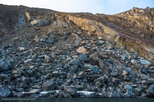 блин, 1го и 2го сразу нашёл, потом 3го и 5го, а где 4й в упор не вижу
