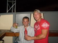 Фото "подполковника" с его другом Mark'ом Vaynberg'ом (тоже кстати военнослужащий US Army). Картинка на его руке всё выдаёт :)

А вообще - интересный персонаж. Допустим все фотки монтаж. У него только 3 френда — Andrey Kulikov, Mark Vaynberg и Yuri Christoffersen. Все они есть на фото Кулакова в американской форме — сослуживцы. У последнего профиль закрыт, у первого ни одной фотографии. А вот Марк вполне активный пользователь соцсети. И у него в профиле куча фотографий Кулакова в форме US Army. Интересная деталь — Марк проходил службу в Ираке в 2006 г. и в альбоме с одноименным названием есть фото с бойцами из знаменитого украинското батальона химзащиты на фоне карты Украины :))) Есть также его фото из Киева (возможно с роднёй — бабушки-старушки в обнимку и какая-то пьянка в стиле "посиделки на кухне").
З.Ы. Мутный подполковник :)))