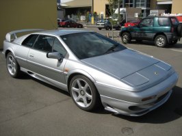 Кстати тачка очень напоминает Lotus Esprit :)