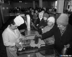 ПОЧЕМУ ВСЕ говорят что в СССР медицина учеба и отдых были БЕСПЛАТНЫМИ???
 Забывая что все были ОБЯЗАНЫ работать за не очень большие деньги .а на прибыль от их работы и финансировались медицина учеба и отдых ????
