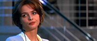 Незабываемая прелесть Izabella Scorupco:



("бондиана", на русской базе; правда, без формы) А может режиссёр так и представлял форму русских девушек-солдат!



:)