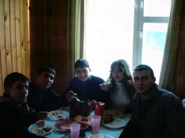 Знаю Юлю со школы, бывшая девушка моего друга. Очень прикольная и пробивная девчонка!