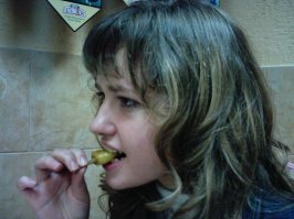 Знаю Юлю со школы, бывшая девушка моего друга. Очень прикольная и пробивная девчонка!