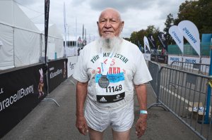 Молодец Хоттабыч, и не выглядит на 80.