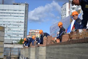 просто оставлю это тут...
p/s/ жопку мять в офисе - это далеко не пахать на равне...