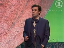 Алё, Люсь, это я! В окно к тебе смотрю.