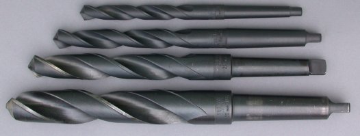 нужно было взять сверло чуть бОльшего диаметра