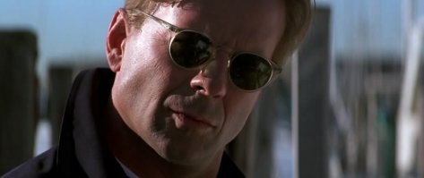 В фильме "Шакал" ОтвраТИТЕльно видеть поцелуй Брюса Уиллиса с жертвой