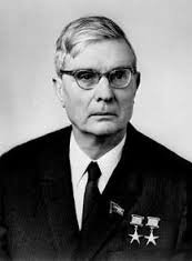 По поводу Вашего ника и аватарки: ник - Суслов, аватарка - Брежнев... Просто какой-то разрыв шаблона... А Суслов - вот он...