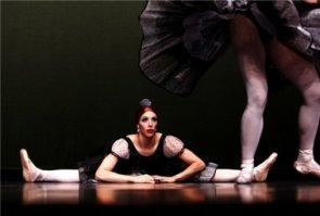 Много их. Устал смотреть.
Одно фото из Google "Картинки по запросу танцующие негры в балете":