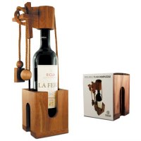 там же всё просто было... повставлял квадраты,пока другие не открылись,потом вставил штучку что нашёл,прокрутил до щелчка. потом осталась только одна запчасть,которая ещё не тронута. крути и крути... ничего сложного и прятать зарплату от самого себя уж точно не получится... один раз и всё запомнил 

я недвно вот такую штуку что на картинке покупал. вот там была интереная загадка и посложнее... но качество не очень. первая попытка была и 2-ух летнего ребёнка,которые за 3 секунды достал бутылку... пришлось самом натягивать верёвки и обрезать. теперь у ребёнка не было шанса. но как оказалось женщине,которая хочет вина,это не приграда. т.к. верёвки слегка растягивалась, можно было натянуть и вытащить один элемент,перепрыгнув половину шагов,которые были самыми важными. а хотелось бы такую головомку надёжную и интересную