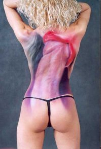 Японская художница Чу-Сан использует тело для создания сюрреалистичных картин