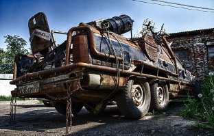 Дьявол кроется в деталях, коих тут практически нет - всё слишком обрублено и сделано как бы на скорую руку. А вот тут уже есть на что посмотреть