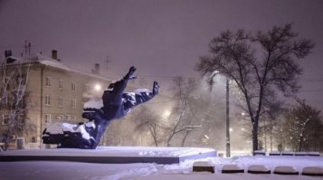 Эти фотки дают больше представления. Там серое место, серые хрущобы, грязнейший район города около Красного Октября (металлургический завод)