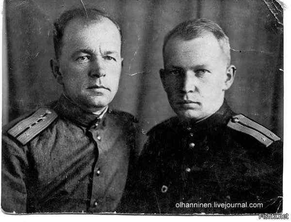 Отец и сын случайно встретились и сфотографировались в госпитале 1 мая 1944 года.