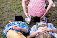 ....."Что мне нравится в этом празднике это то , что не важно сколько ты выпил, люди очень доброжелательны и это самое главное отличие от всех других праздников, например в России..."..?????
По доброму так: