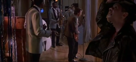 В фильме "Назад в будущее", меня всегда интересовал вопрос - куда делся второй Марти?)