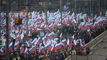 Следующий день незалежности. Хохлам пообещали квартиру за явку с флагом России)