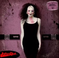 - Sopor Aeternus & The Ensemble Of Shadows
Дарквэйв-проект максимально мрачной тематики, единственным участником которого является Анна-Варни Канстодеа. Физиологически это мужчина, в девяностых годах задумавшийся о смене пола. Сделал ли он ее на текущий момент - неизвестно. Настоящее ли имя - неизвестно. Концертов не бывает. Интервью прессе дает очень редко, без камер и они крайне скудны, даже касаемо творческой части.