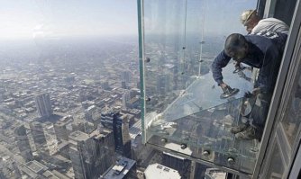 От журналисты - хитрюги.. я читаю "Высочайшее деревянное здание.. бла бла бла - 18 этажей.."  Чуть не поперхнулся, "как так?" думаю.. а как же прочность конструкции, вес, устойчивость, сопротивление материалов... а оказывается, на самом деле: 2 железо-бетонных столба вокруг которых раскинуты листовые перекрытия деревянные на стальных балках... 

Интересно конечно, но уже не так захватывающе как в заголовке..  по сути обычное офисное здание при таком подходе можно называть - первым высотным зданием из стекла :)