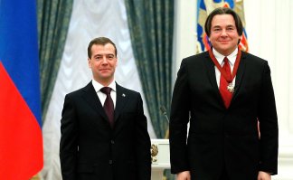 Первый канал вырезал из КВН шутки про Медведева и голую учительницу 