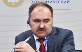 Автор, расскажи о "скромнейшем" жилье этого "достойного" гражданина РФ.