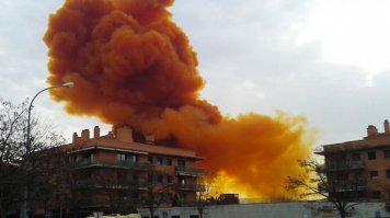 Дым ядовитой расцветки как-то больше ассоциируется не с надеждой, а вот с этим: