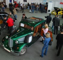 У кого у вас на этом ездить нельзя?   Ты из какой страны? 

В России в Красноярске вон ездят по улицам вообще самодельные авто.  . Никто не знает, что на этом ездить нельзя.   А тут оригинальные агрегаты и кузов. Кто тебе сказал глупость, про ездить нельзя? И еще какие-то удоды плюсуют.