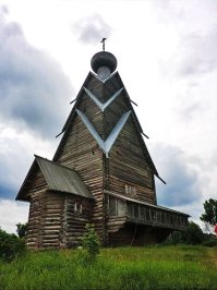 Храм Иоанна Предтечи на Ширковом погосте. Возведен в 1694 году. 40 метров.